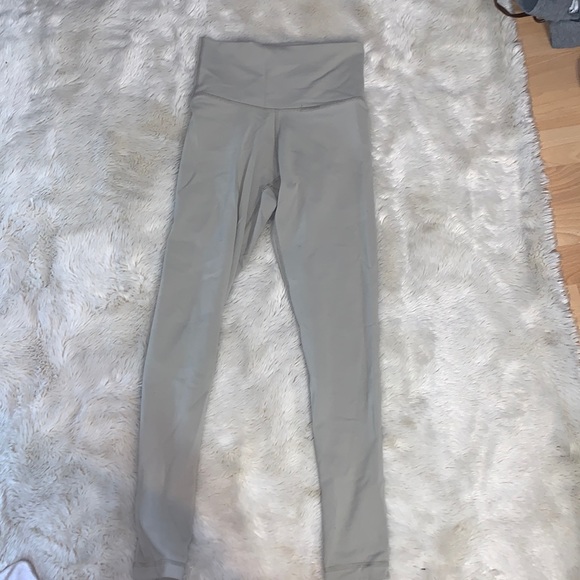 4 pairs of TNA leggings all size Xs - Picture 1 of 8